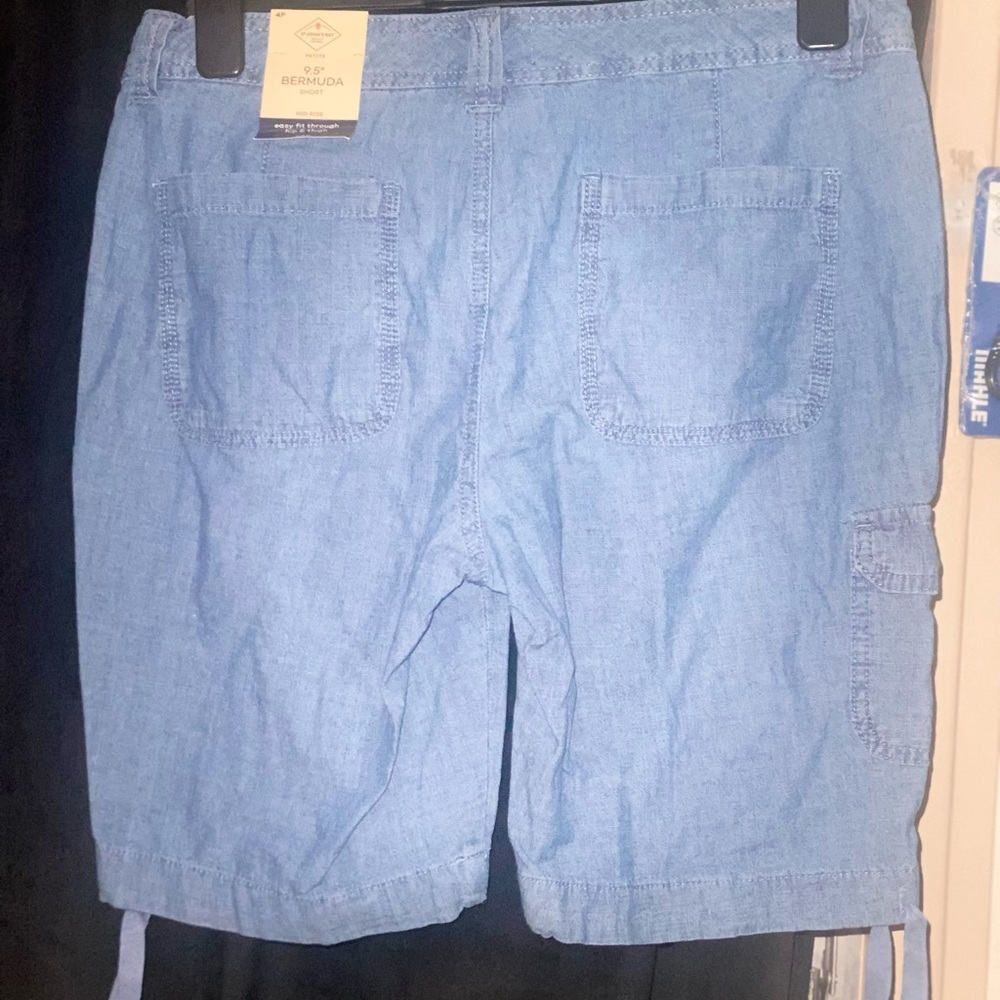 St. Johns bay Bermuda 9.5” shorts - Picture 6 of 9